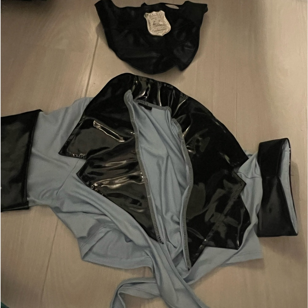 Halloween police-woman top and hat